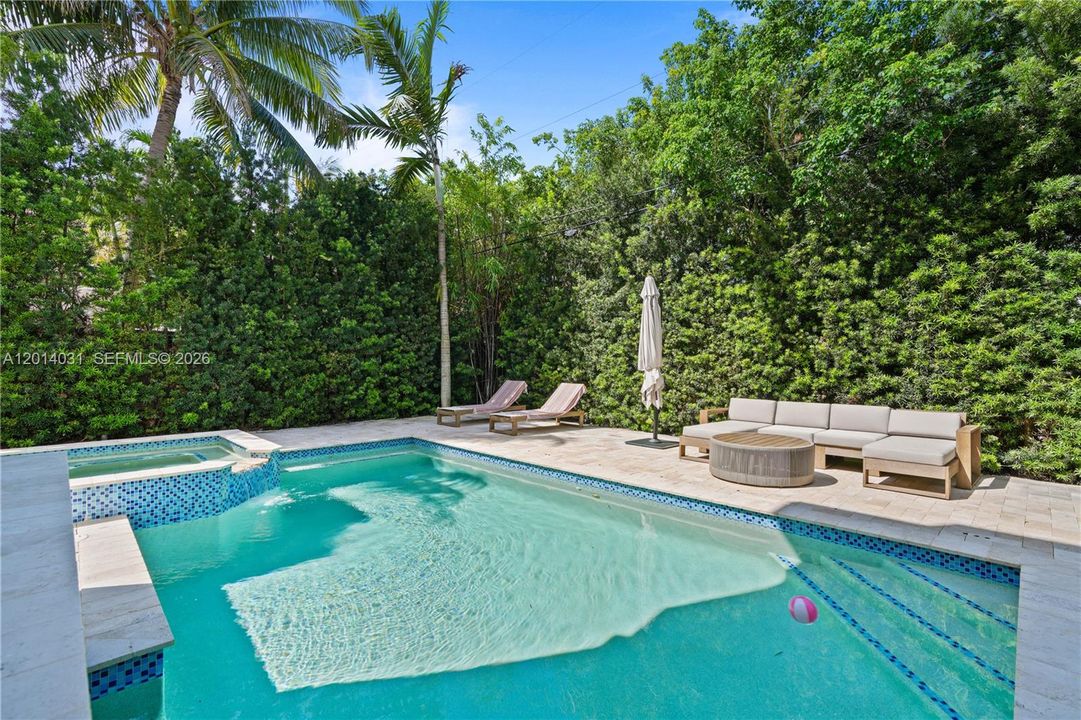 For Sale: $5,899,999 (6 beds, 5 baths, 3584 Square Feet)
