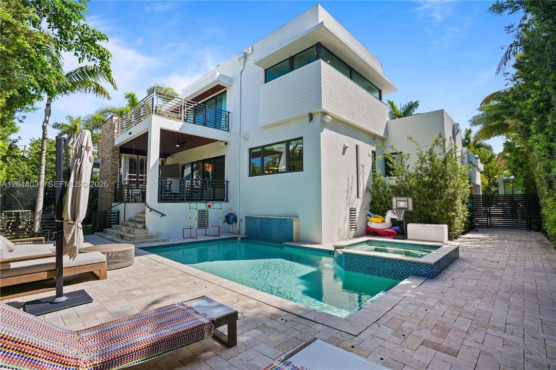 For Sale: $5,899,999 (6 beds, 5 baths, 3584 Square Feet)