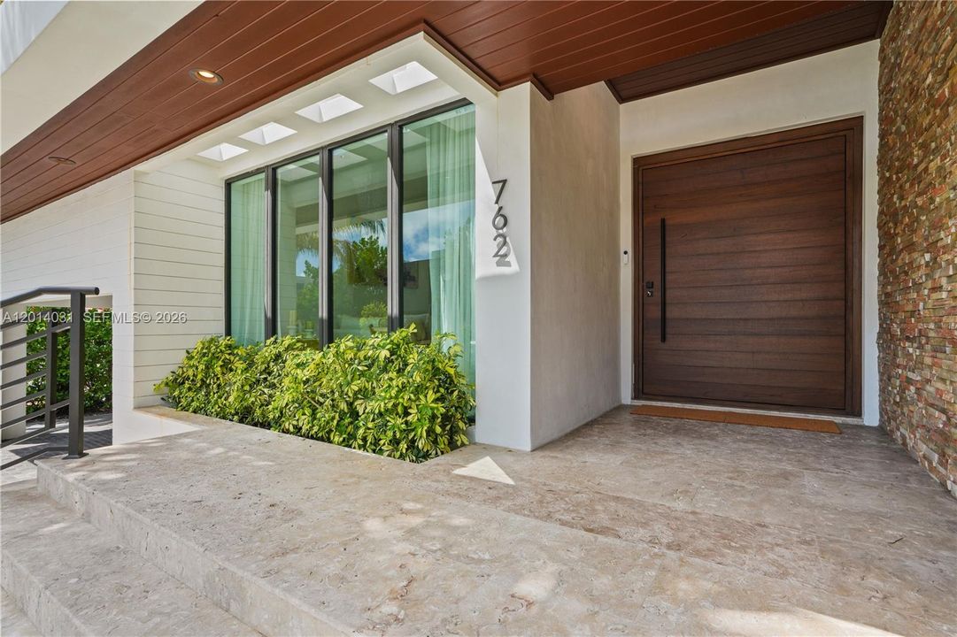 For Sale: $5,899,999 (6 beds, 5 baths, 3584 Square Feet)