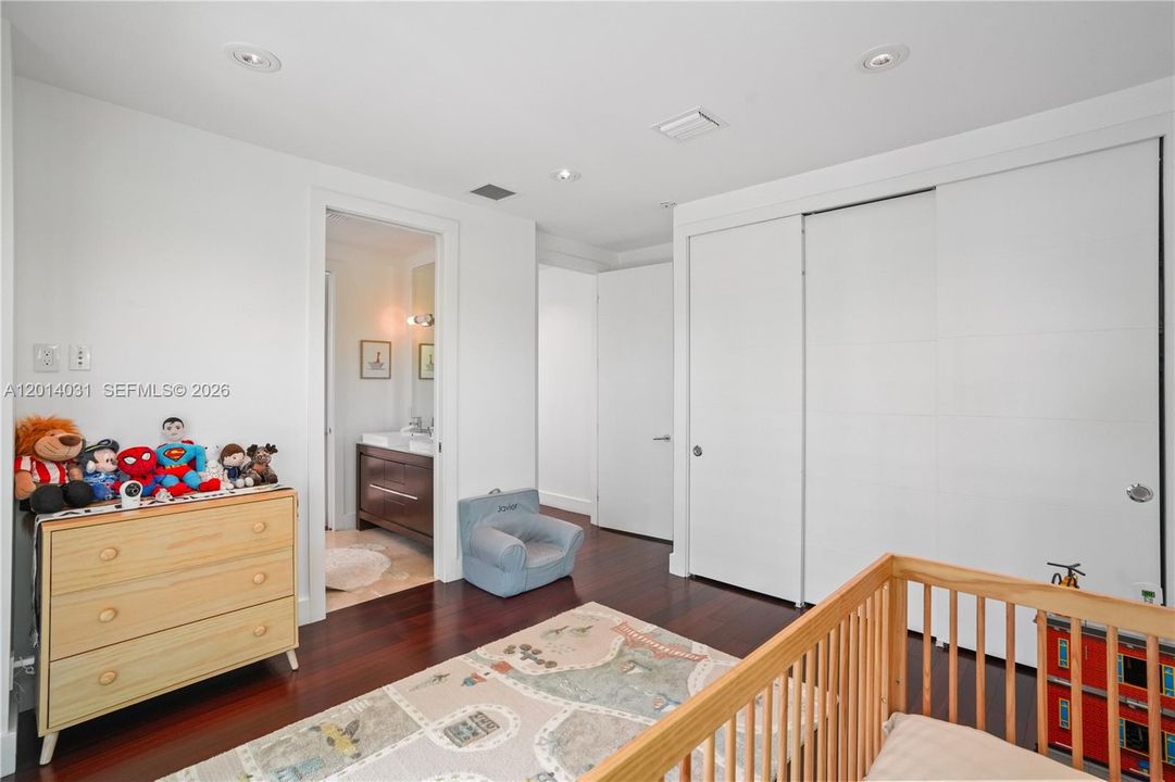 For Sale: $5,899,999 (6 beds, 5 baths, 3584 Square Feet)