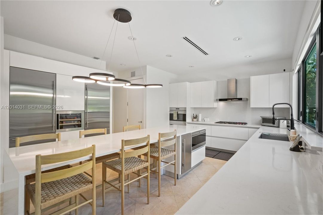 For Sale: $5,899,999 (6 beds, 5 baths, 3584 Square Feet)