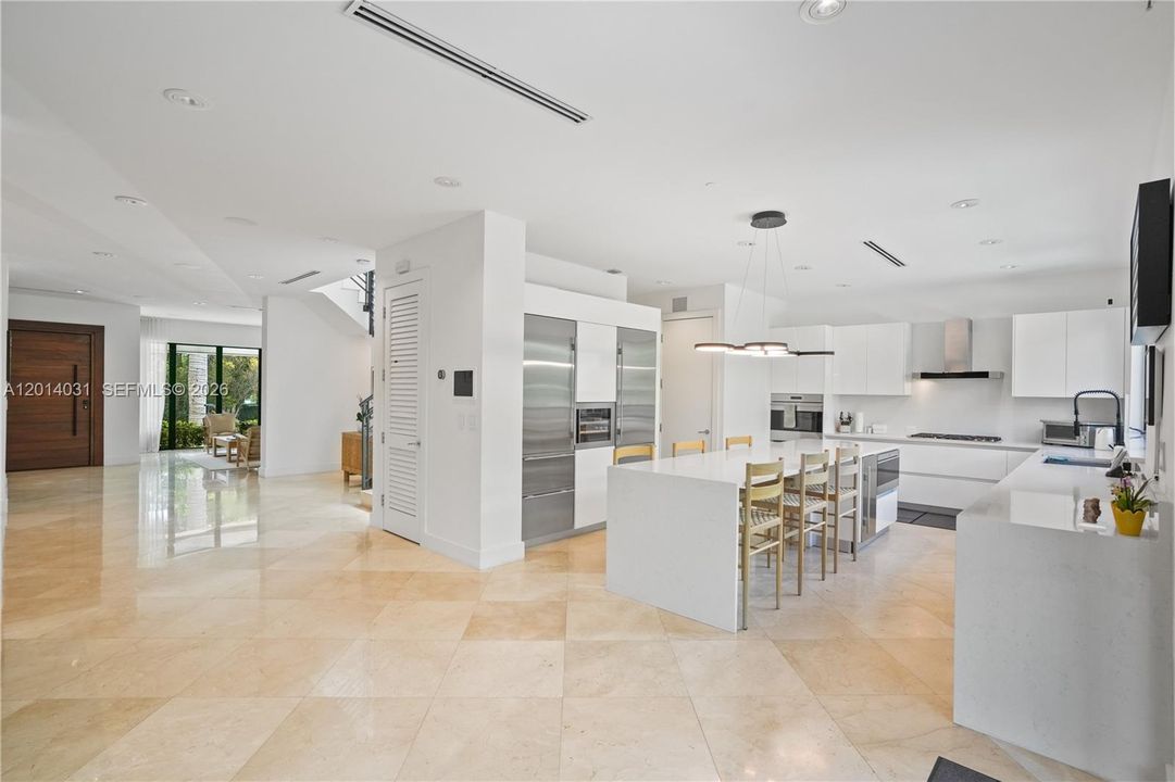 For Sale: $5,899,999 (6 beds, 5 baths, 3584 Square Feet)