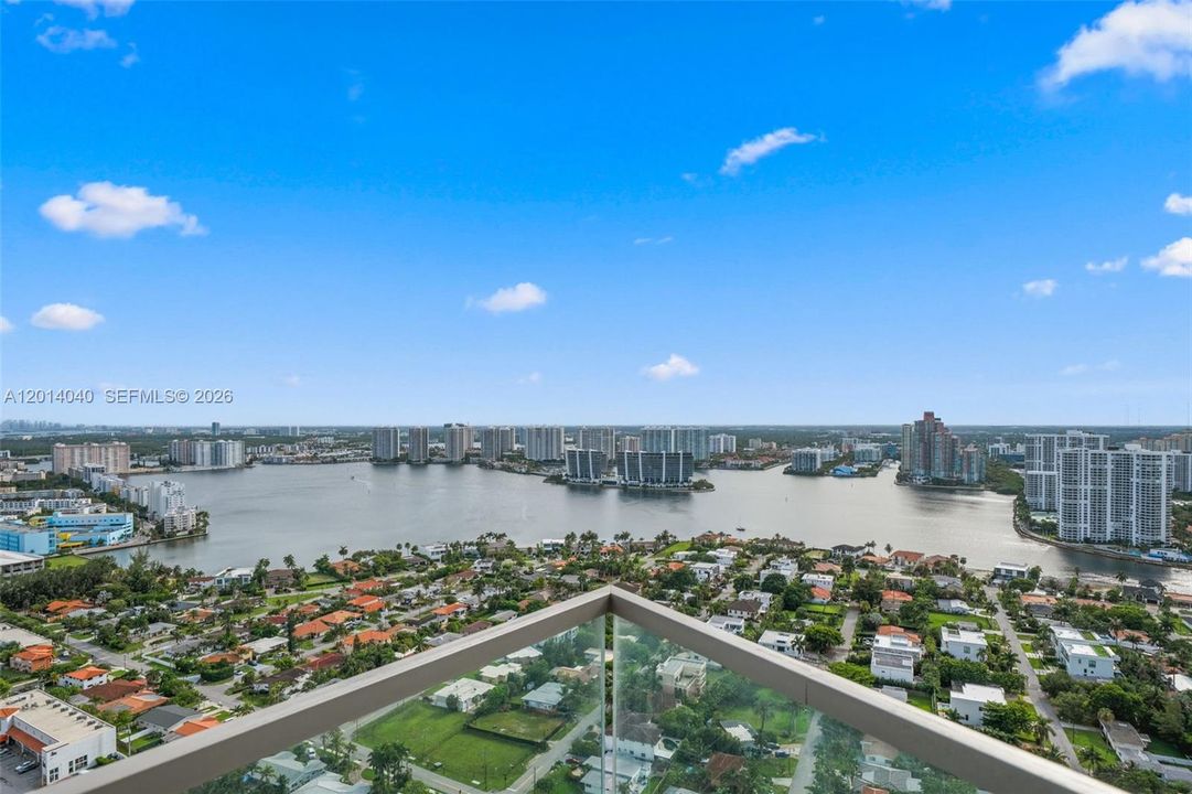 На продажу: $2,295,000 (2 спален, 2 ванн, 1205 Квадратных фут)