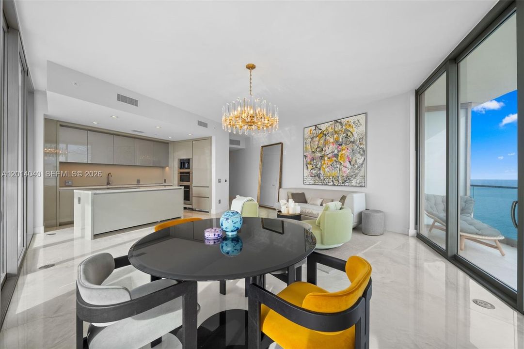 На продажу: $2,295,000 (2 спален, 2 ванн, 1205 Квадратных фут)