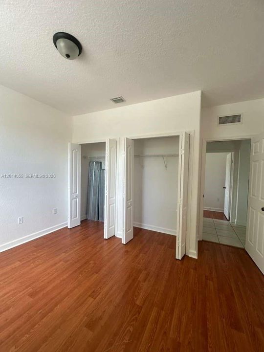 Activo con contrato: $1,750 (3 camas, 2 baños, 1076 Pies cuadrados)
