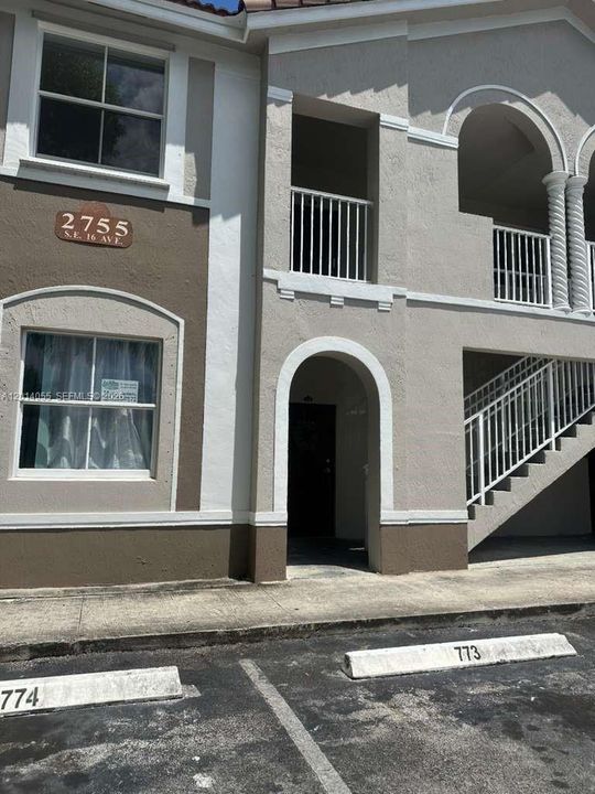 Activo con contrato: $1,750 (3 camas, 2 baños, 1076 Pies cuadrados)