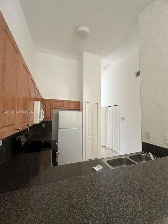 Activo con contrato: $1,750 (3 camas, 2 baños, 1076 Pies cuadrados)