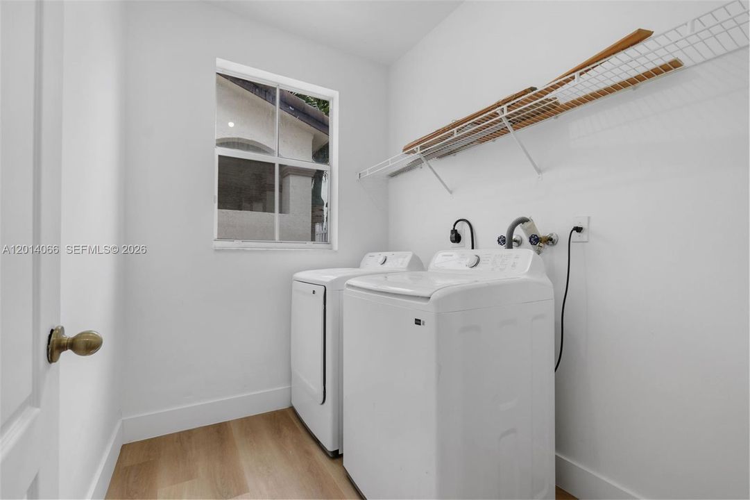 合同活跃: $849,999 (3 贝兹, 2 浴室, 2762 平方英尺)