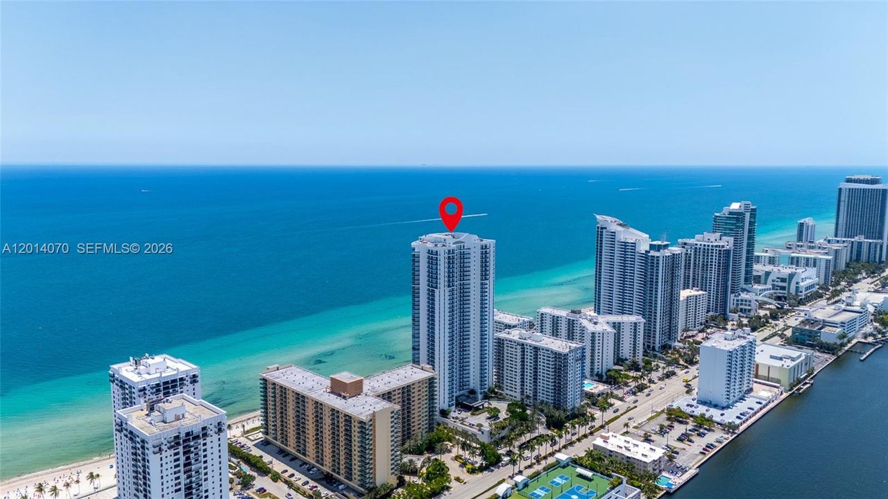 For Sale: $1,895,000 (3 beds, 2 baths, 2088 Square Feet)