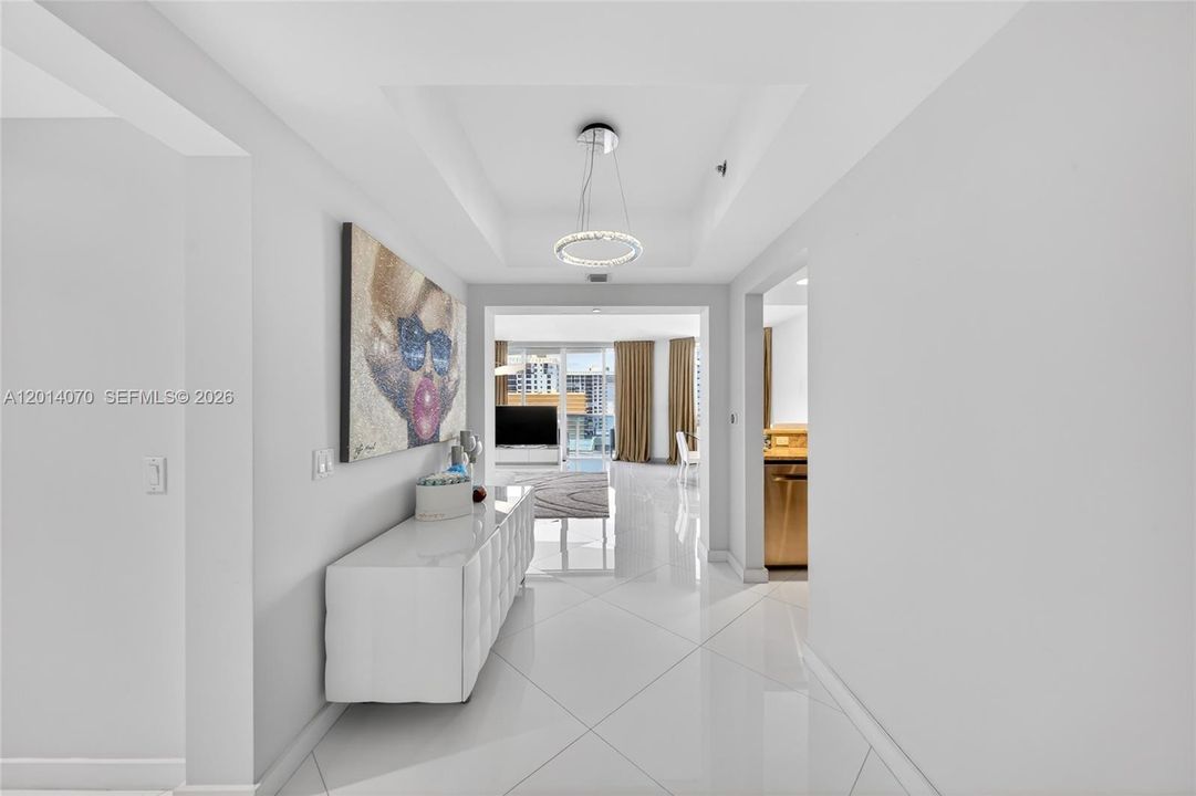 For Sale: $1,895,000 (3 beds, 2 baths, 2088 Square Feet)