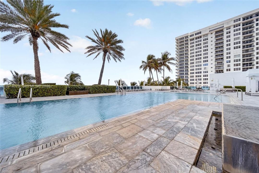 For Sale: $1,895,000 (3 beds, 2 baths, 2088 Square Feet)