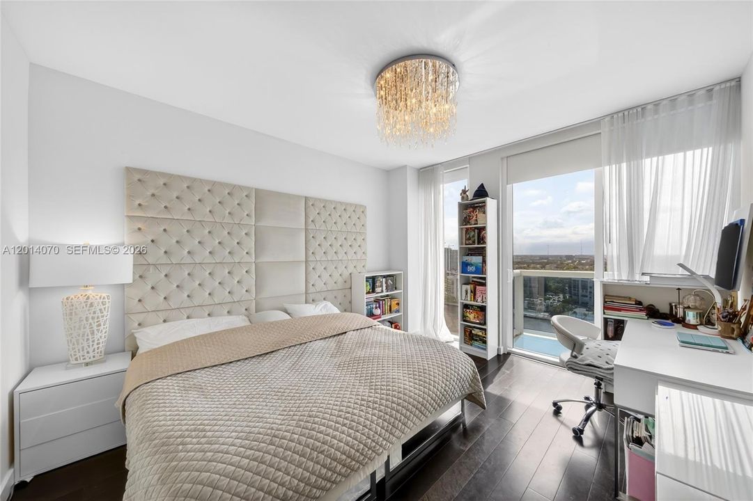 For Sale: $1,895,000 (3 beds, 2 baths, 2088 Square Feet)