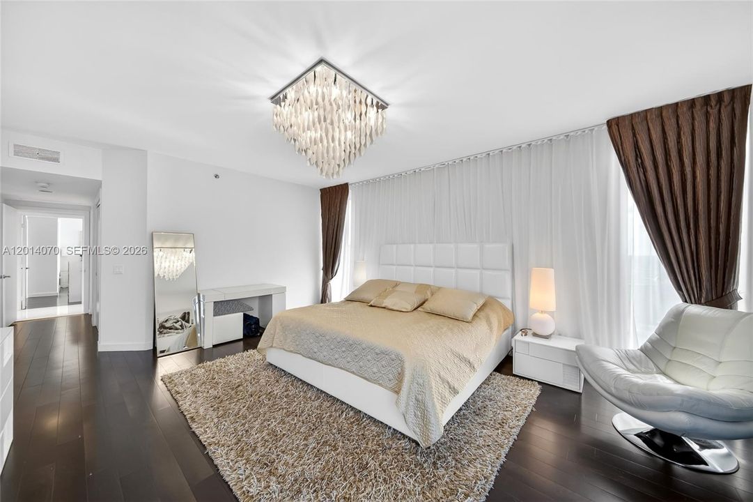 For Sale: $1,895,000 (3 beds, 2 baths, 2088 Square Feet)