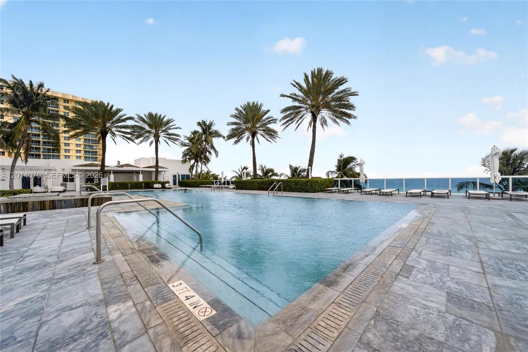 For Sale: $1,895,000 (3 beds, 2 baths, 2088 Square Feet)
