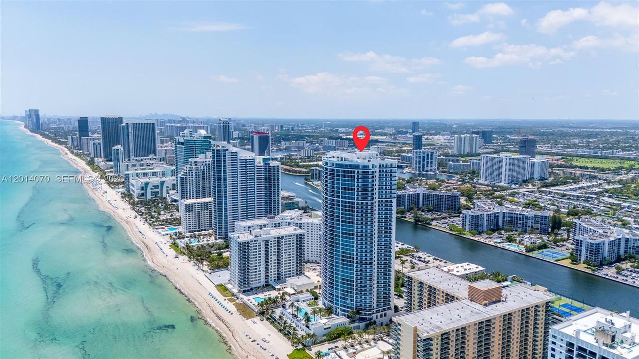 For Sale: $1,895,000 (3 beds, 2 baths, 2088 Square Feet)