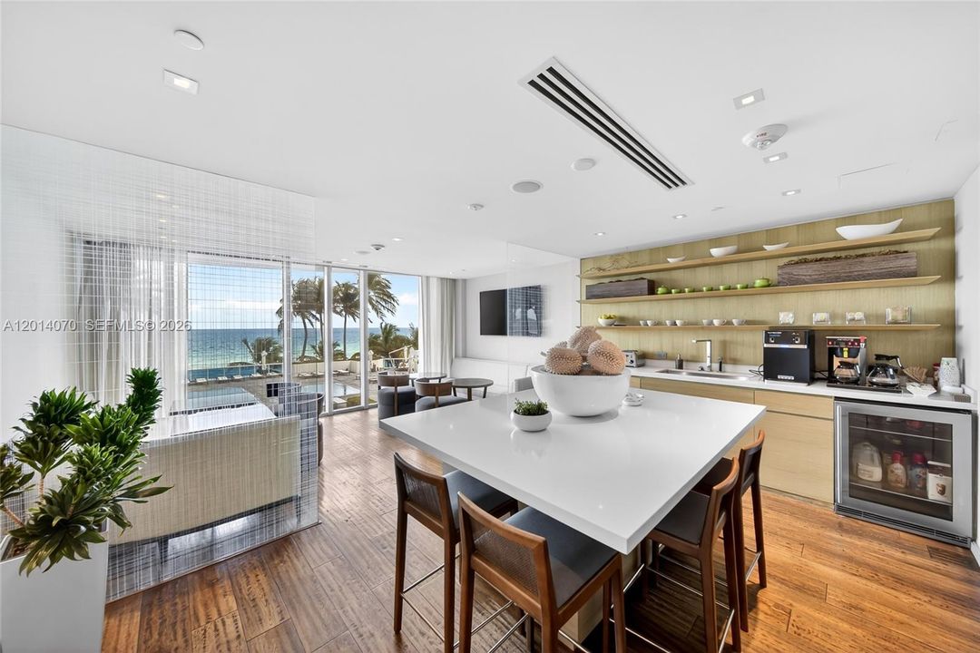 For Sale: $1,895,000 (3 beds, 2 baths, 2088 Square Feet)