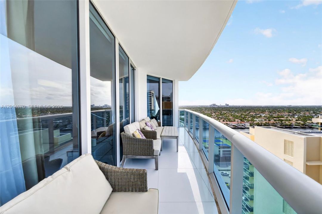 For Sale: $1,895,000 (3 beds, 2 baths, 2088 Square Feet)