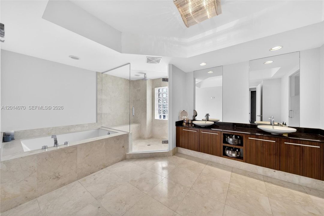For Sale: $1,895,000 (3 beds, 2 baths, 2088 Square Feet)