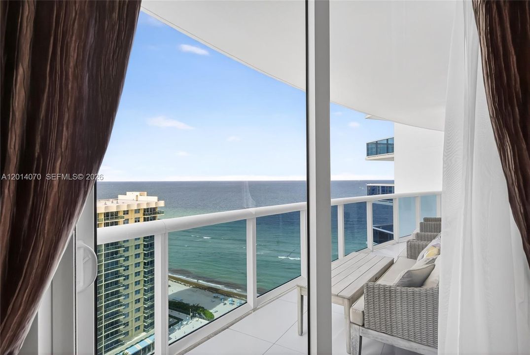 For Sale: $1,895,000 (3 beds, 2 baths, 2088 Square Feet)