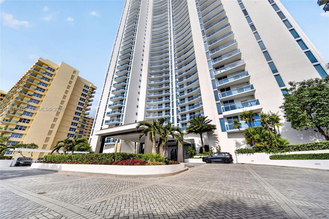 For Sale: $1,895,000 (3 beds, 2 baths, 2088 Square Feet)