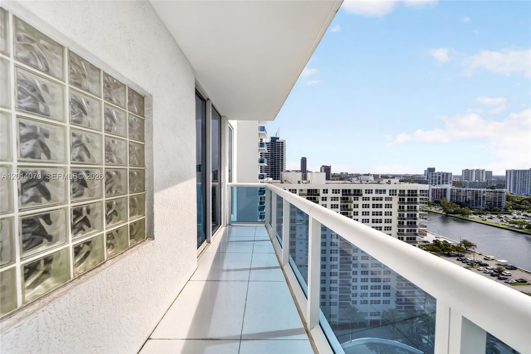 For Sale: $1,895,000 (3 beds, 2 baths, 2088 Square Feet)