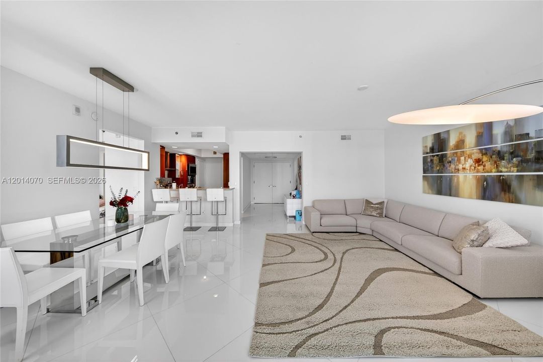 For Sale: $1,895,000 (3 beds, 2 baths, 2088 Square Feet)