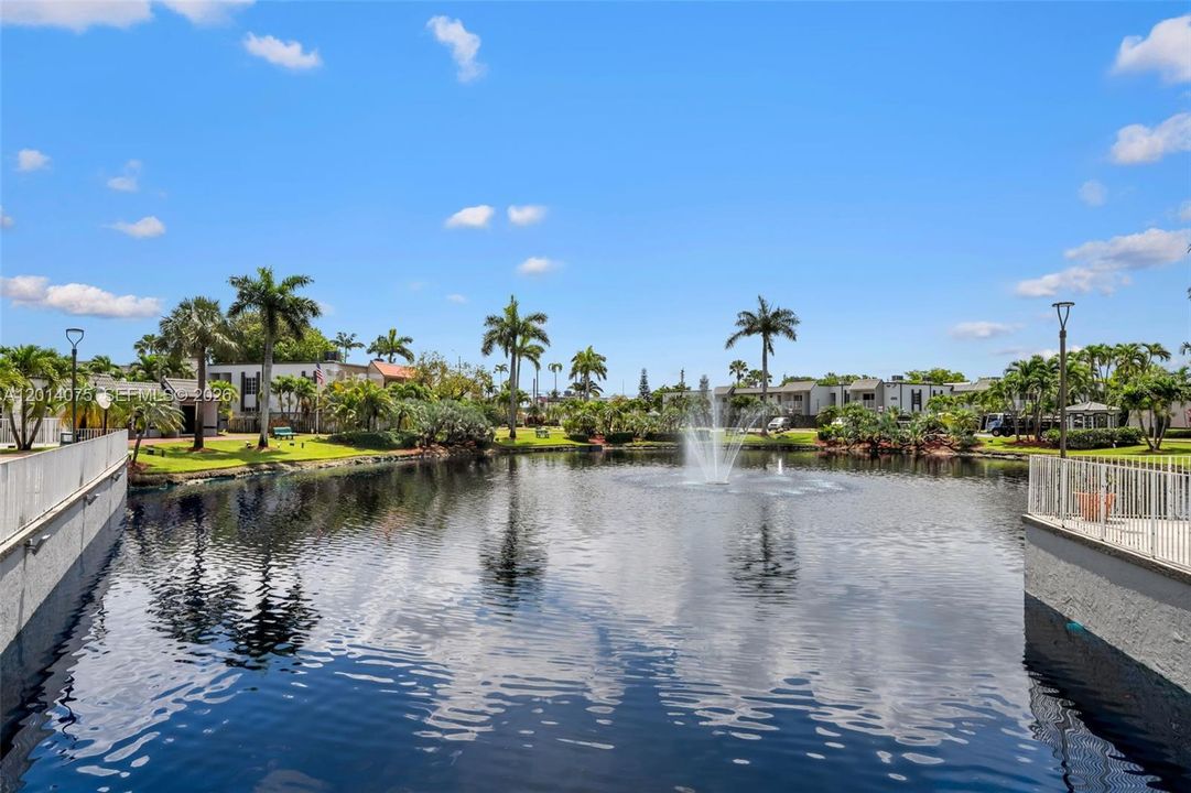 For Sale: $230,000 (1 beds, 1 baths, 810 Square Feet)