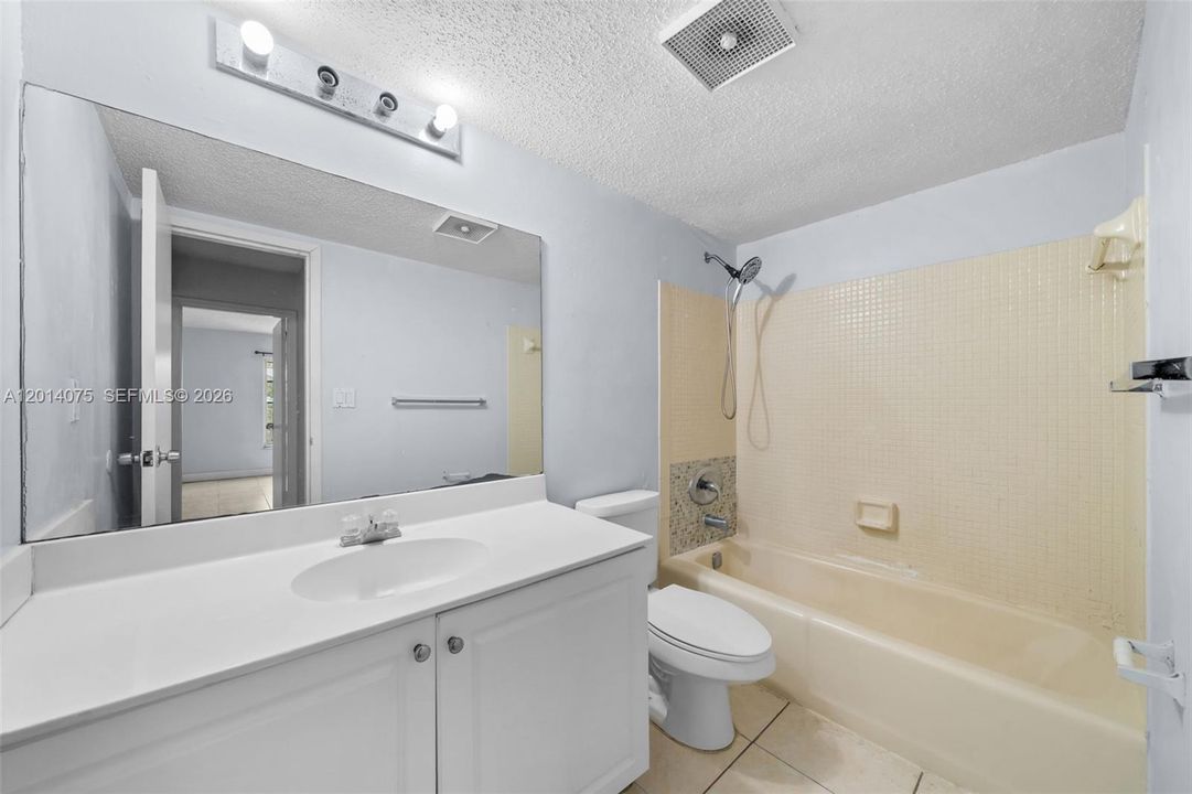 For Sale: $230,000 (1 beds, 1 baths, 810 Square Feet)