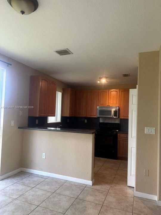 Active With Contract: $2,100 (3 beds, 2 baths, 1302 Square Feet)