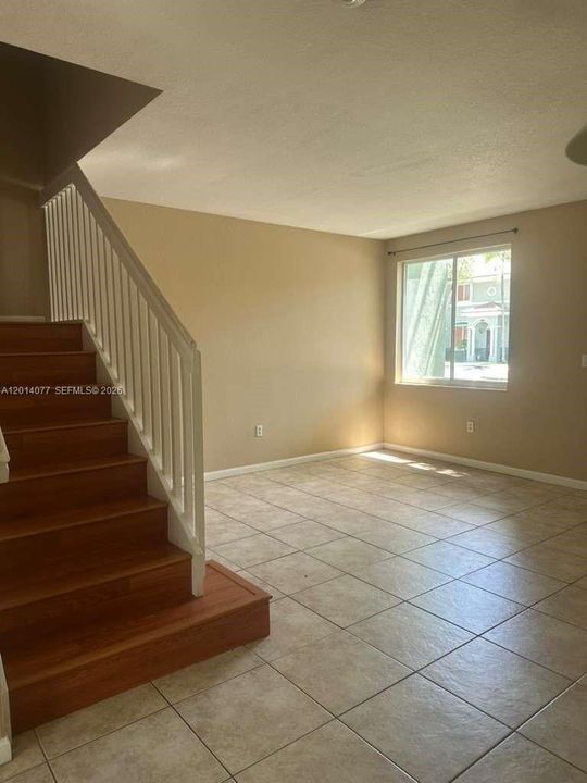 Active With Contract: $2,100 (3 beds, 2 baths, 1302 Square Feet)