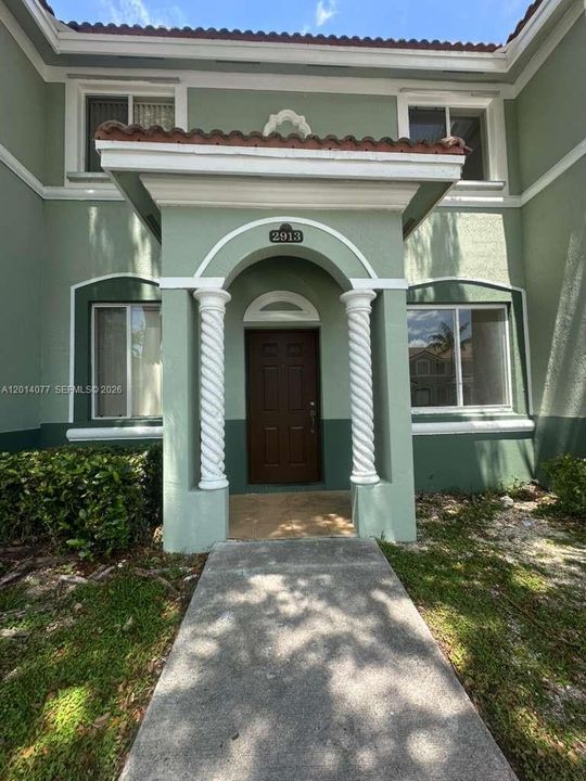 Active With Contract: $2,100 (3 beds, 2 baths, 1302 Square Feet)