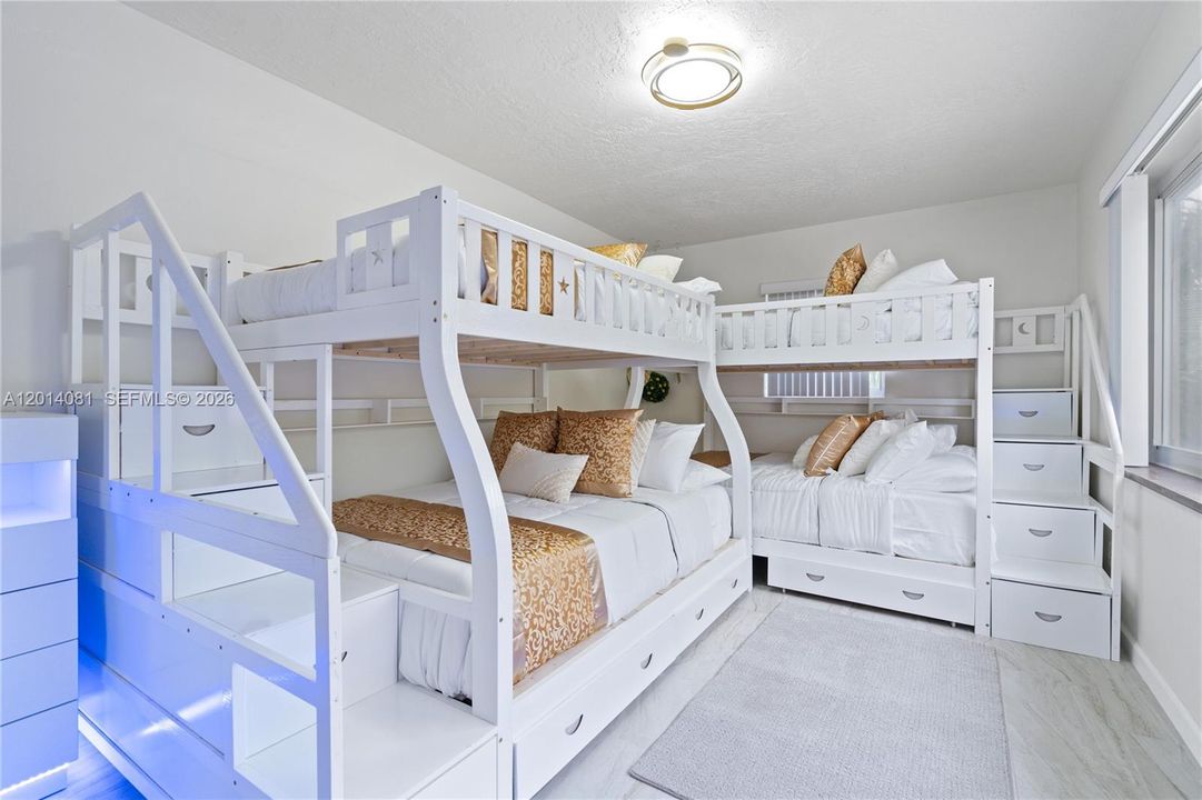 En Renta: $6,500 (4 camas, 2 baños, 1946 Pies cuadrados)