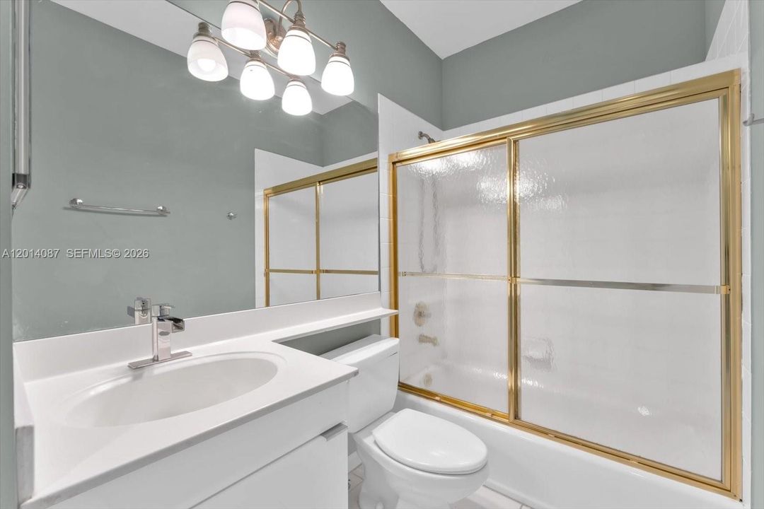 En Venta: $1,750,000 (3 camas, 3 baños, 2380 Pies cuadrados)