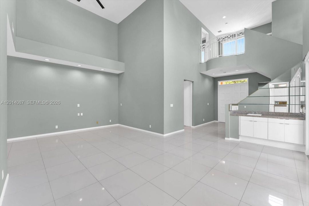 En Venta: $1,750,000 (3 camas, 3 baños, 2380 Pies cuadrados)