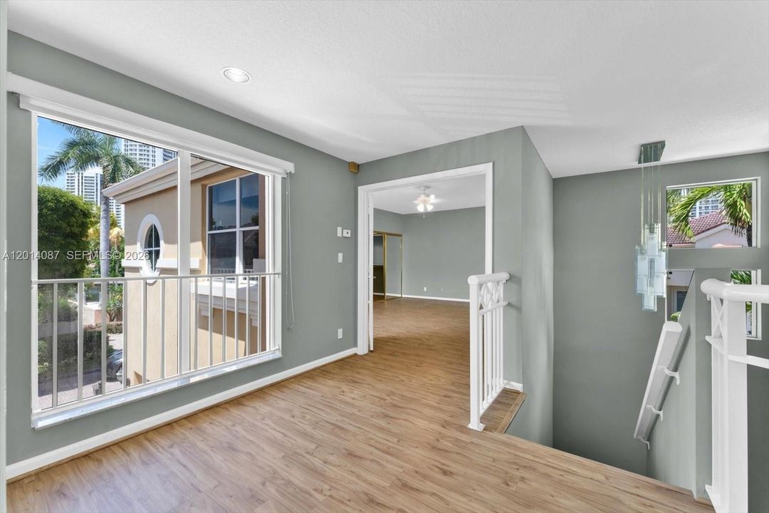 En Venta: $1,750,000 (3 camas, 3 baños, 2380 Pies cuadrados)