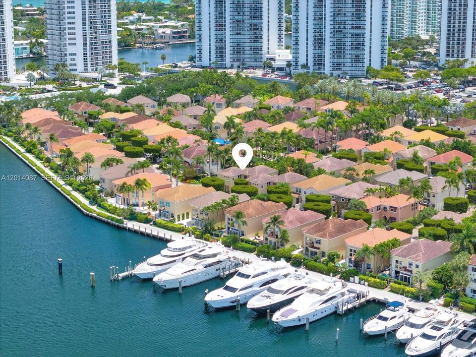 En Venta: $1,750,000 (3 camas, 3 baños, 2380 Pies cuadrados)