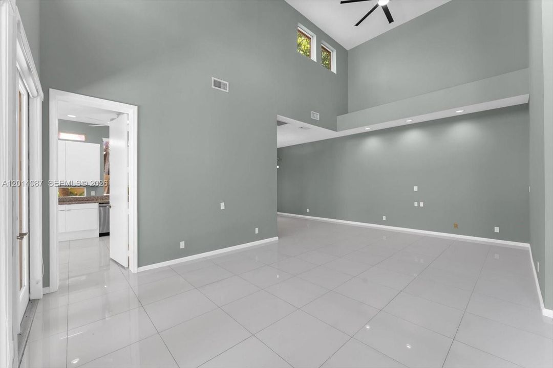En Venta: $1,750,000 (3 camas, 3 baños, 2380 Pies cuadrados)