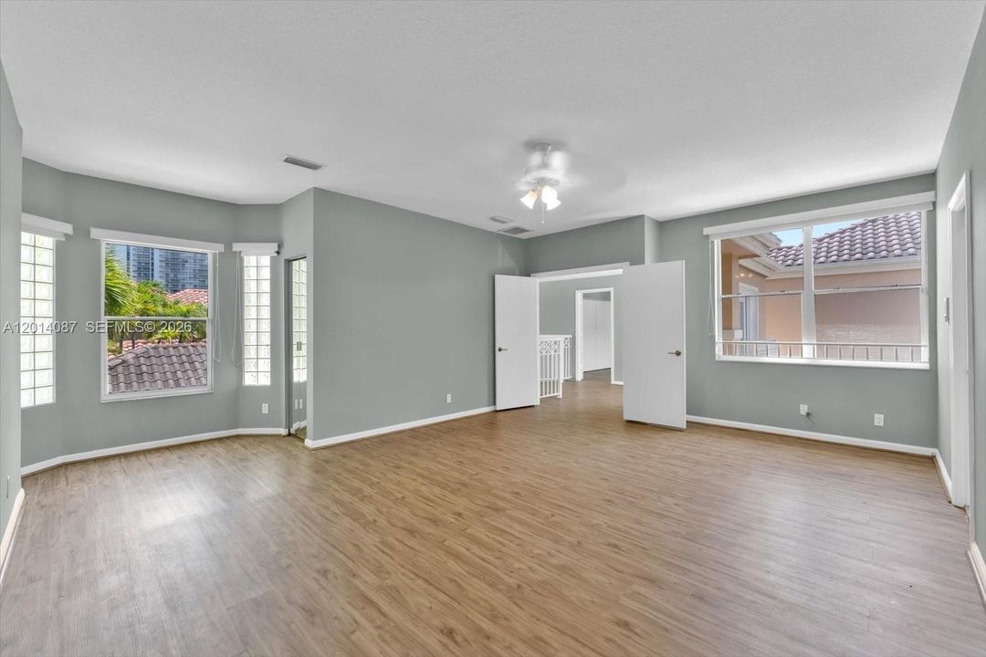 En Venta: $1,750,000 (3 camas, 3 baños, 2380 Pies cuadrados)