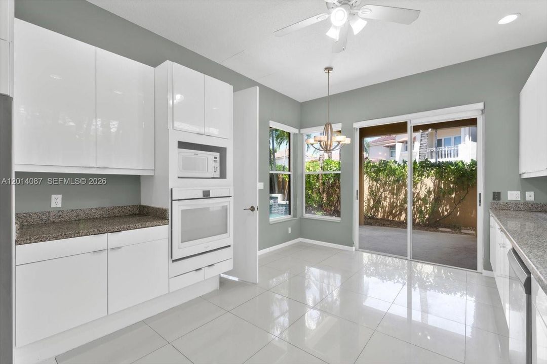 En Venta: $1,750,000 (3 camas, 3 baños, 2380 Pies cuadrados)