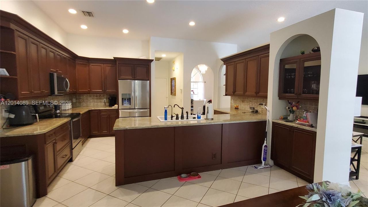 Active With Contract: $5,800 (4 beds, 3 baths, 2598 Square Feet)