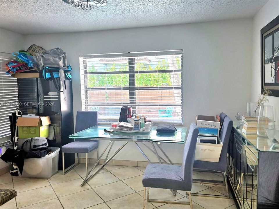 For Sale: $650,000 (2 beds, 1 baths, 1040 Square Feet)