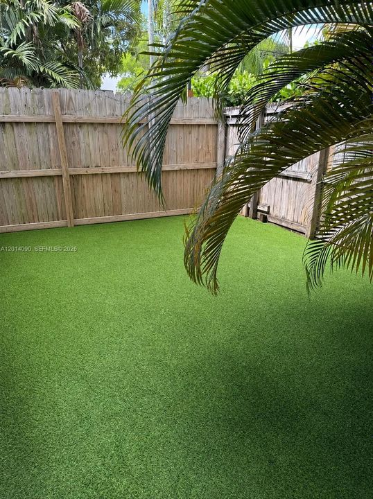 For Sale: $650,000 (2 beds, 1 baths, 1040 Square Feet)