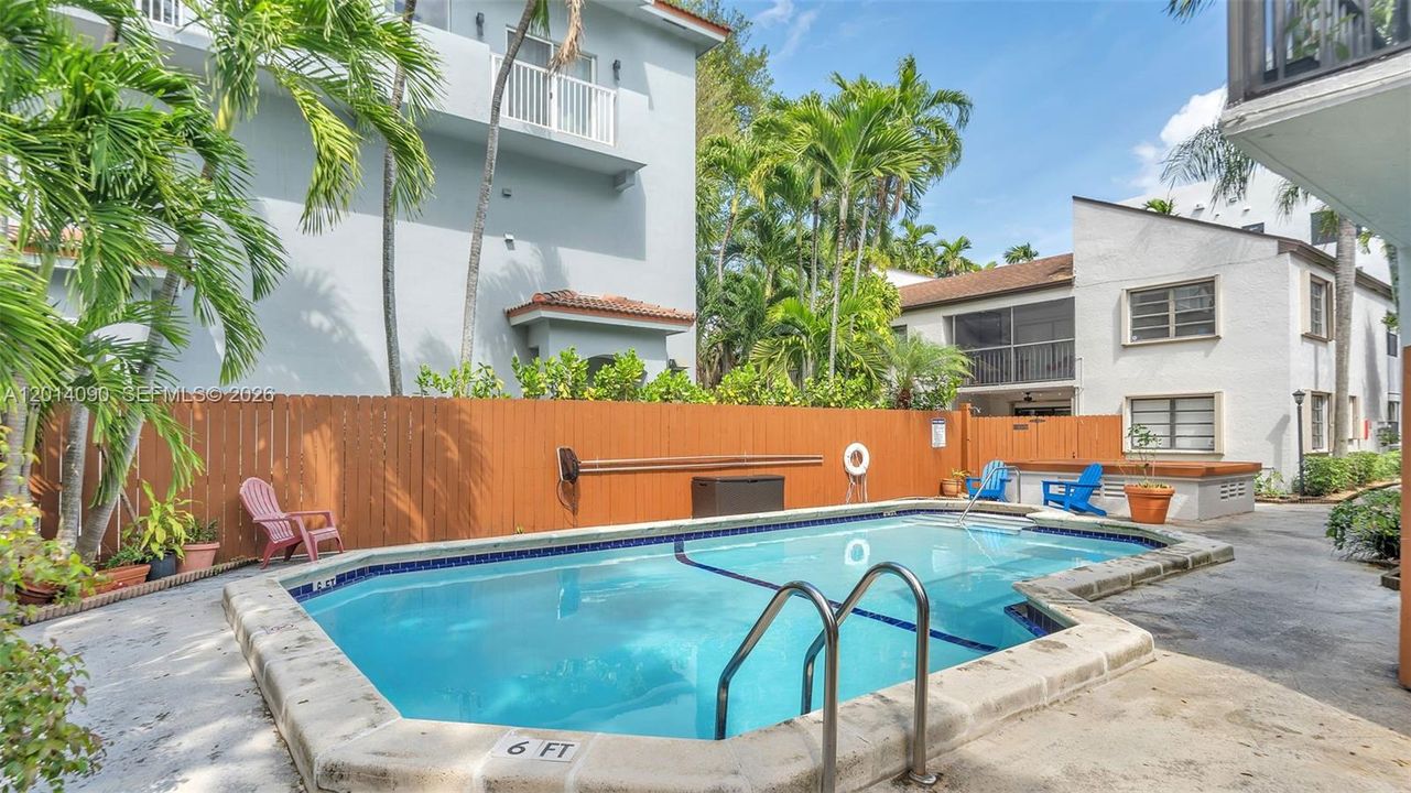 For Sale: $650,000 (2 beds, 1 baths, 1040 Square Feet)