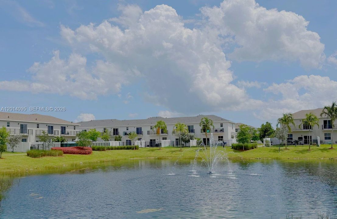 Active With Contract: $3,100 (3 beds, 3 baths, 1483 Square Feet)