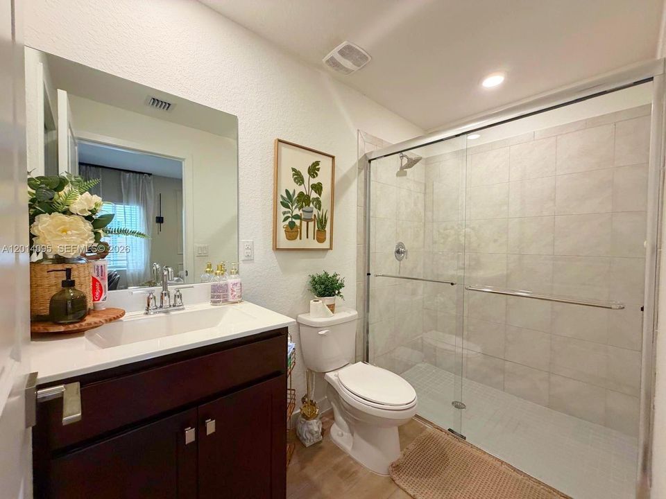 Active With Contract: $3,100 (3 beds, 3 baths, 1483 Square Feet)