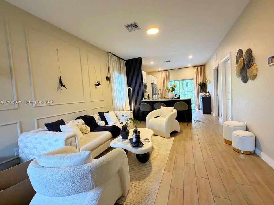 Active With Contract: $3,100 (3 beds, 3 baths, 1483 Square Feet)