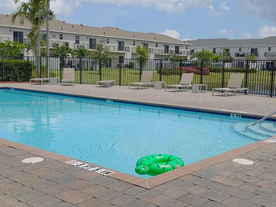 Active With Contract: $3,100 (3 beds, 3 baths, 1483 Square Feet)