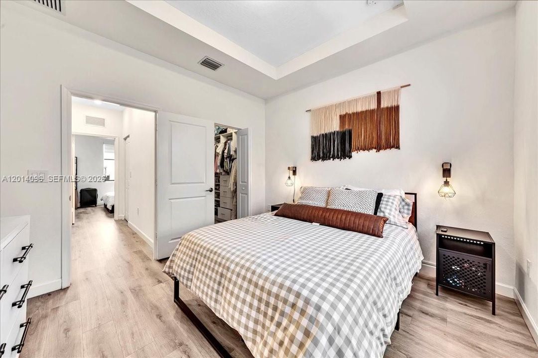 Active With Contract: $3,200 (3 beds, 3 baths, 1320 Square Feet)