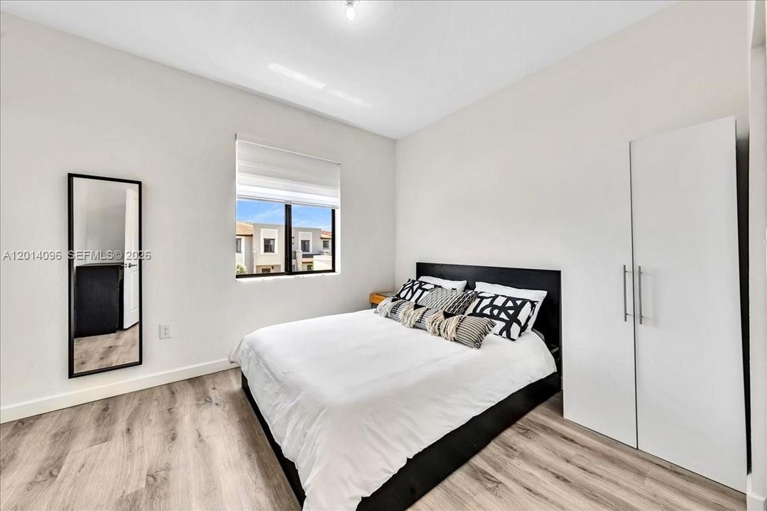 Active With Contract: $3,200 (3 beds, 3 baths, 1320 Square Feet)