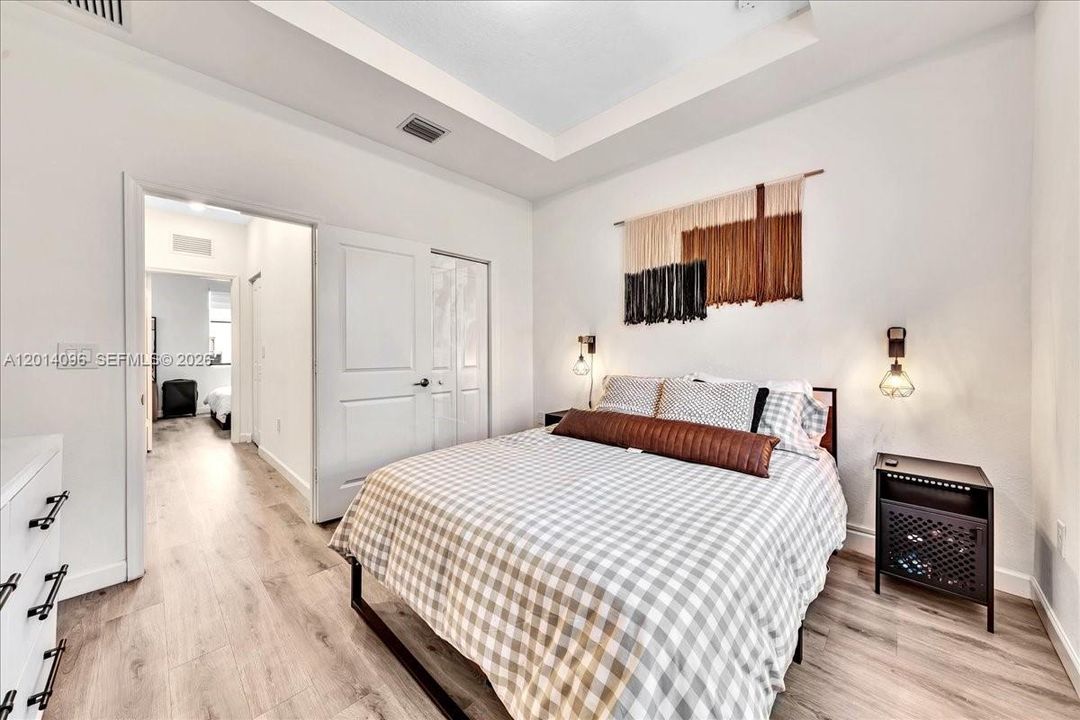 Active With Contract: $3,200 (3 beds, 3 baths, 1320 Square Feet)